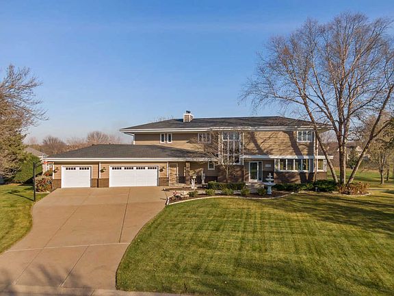 5th image of 9680 Wellington Ct