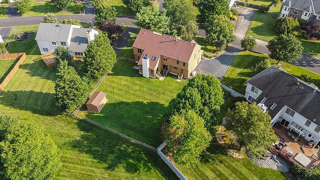 44 Thoroughbred Dr photo 1