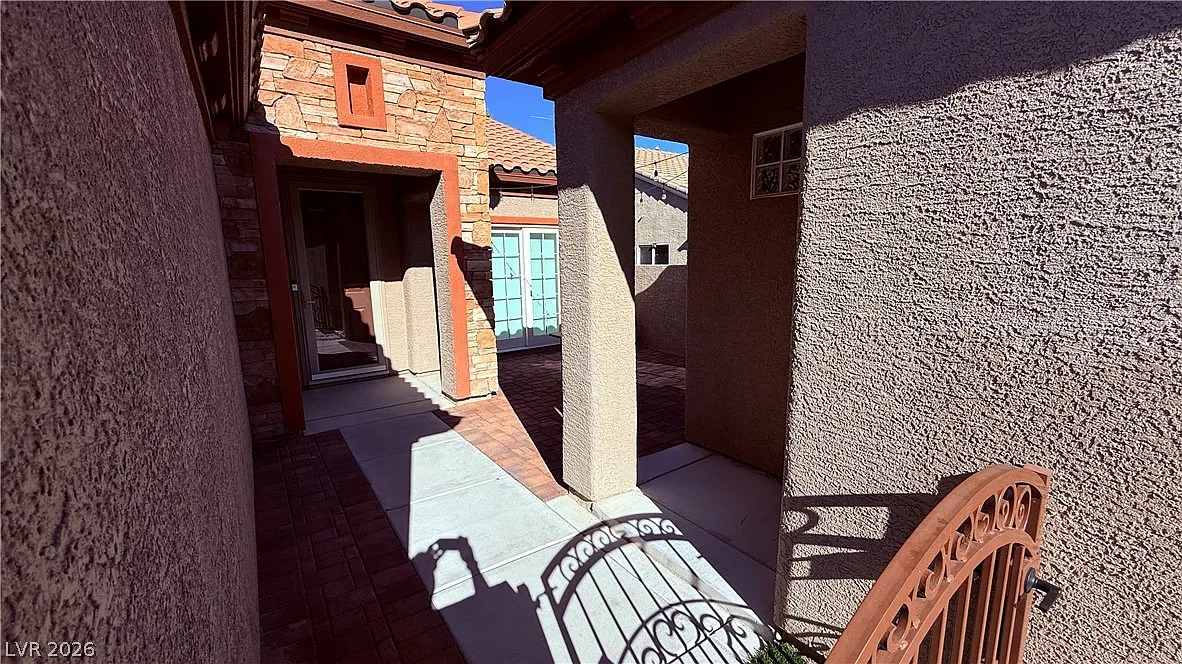 3 bed, 3.0 bath, 1754 sqft, $2,595 — Photo 3