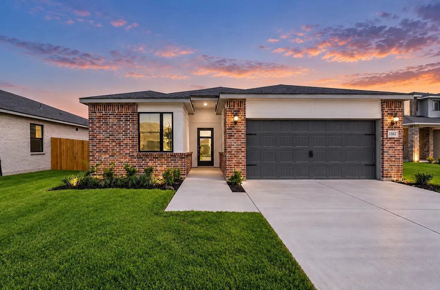 3 bed, 2.0 bath, 1366 sqft, $2,395 — Photo 1
