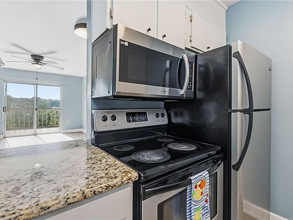 4th image of 337 Riverbend Dr #337