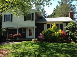 4 Arrowood Ln, Melville, NY 11747