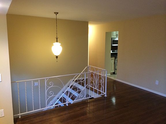 5th image of 442 Mayflower Ave