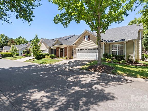 3rd image of 11719 Silverado Ln