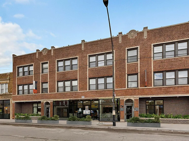 2607 W Lawrence Ave — Photo 1