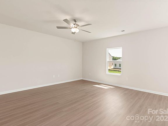 4th image of 3603 Clover Valley Dr
