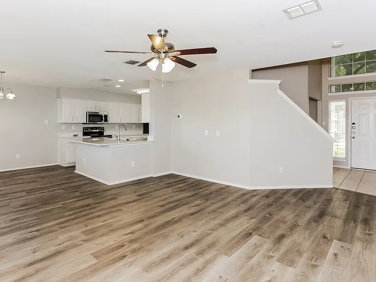 950 Silver Streak Dr — Photo 4