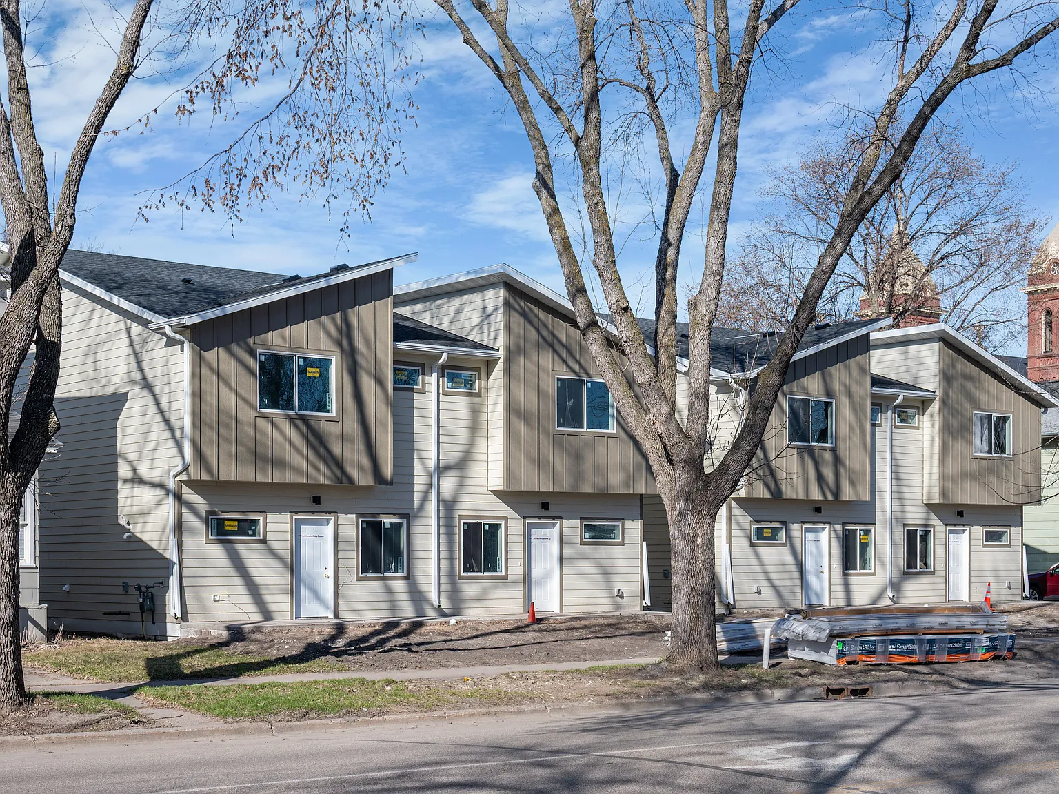 3 bed, 2.5 bath, $2,100 — Photo 1