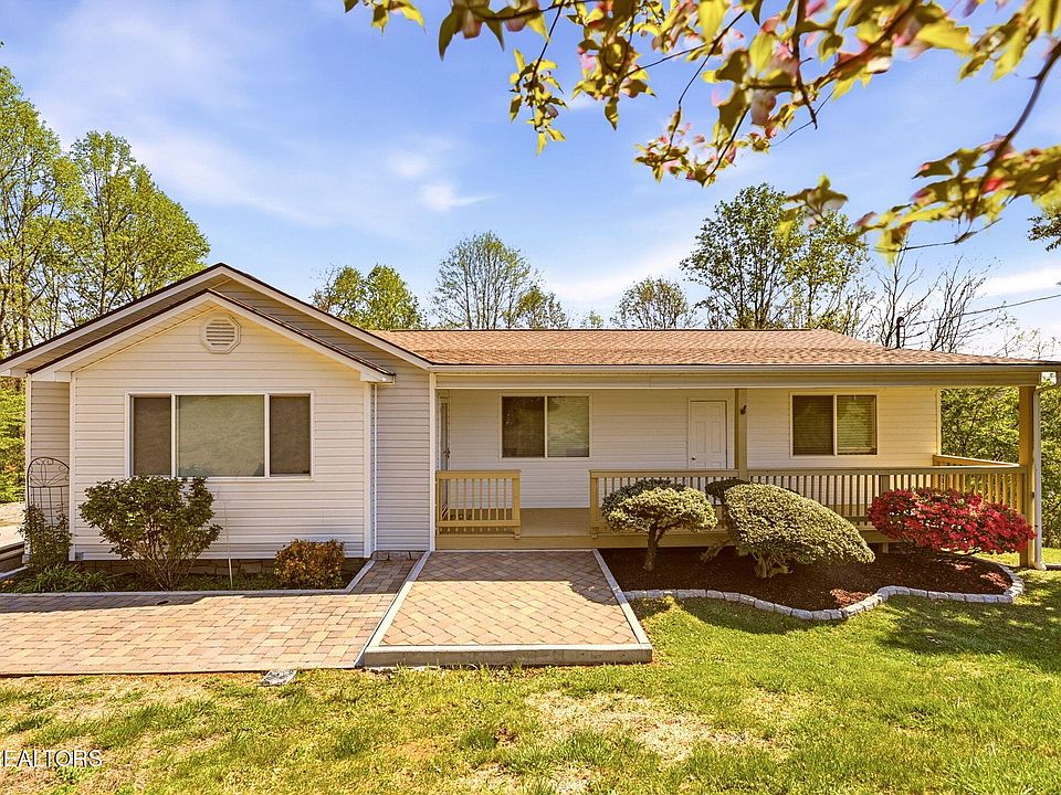 1st image of 256 Mountain View Est