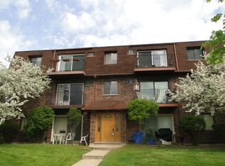 1211 Whispering Hills Ct APT 2B, Naperville, IL 60540
