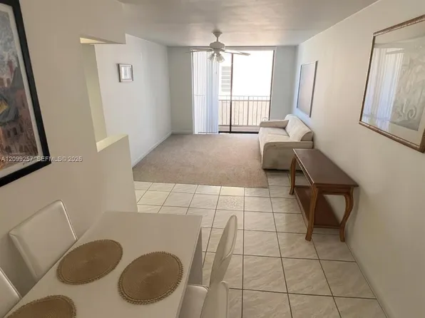 9686 Fontainebleau Blvd APT 402, Miami, FL 33172