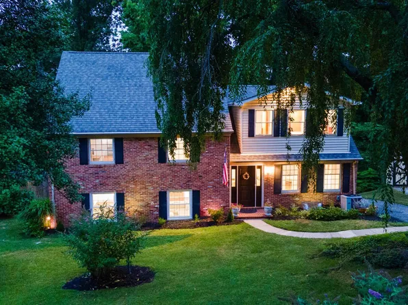 8208 Robin Hood Ct, Towson, MD 21204