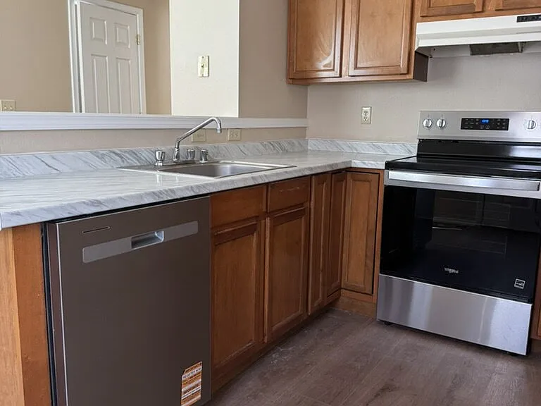 2429 E Monument St — Photo 9