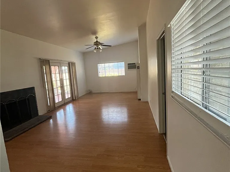 536 Sandsprings Dr — Photo 6