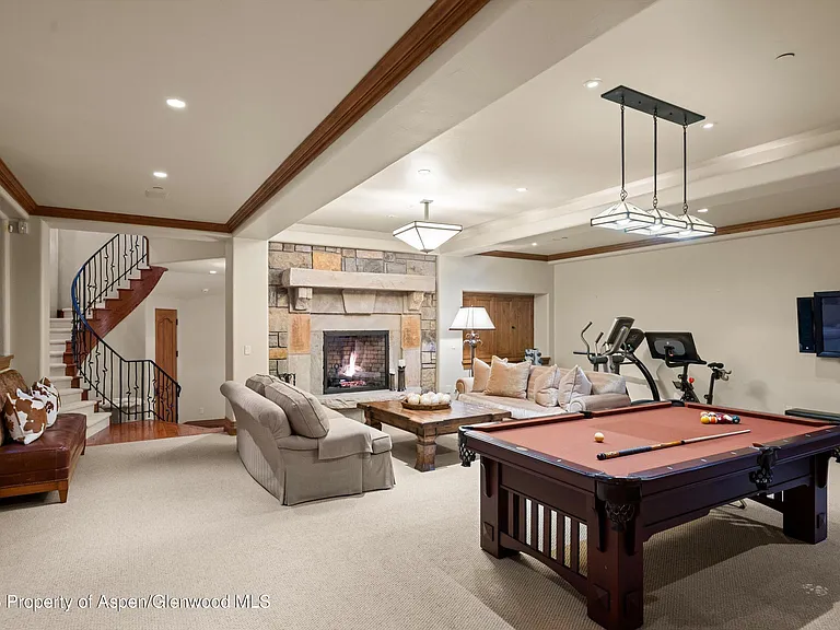 691 Pfister Dr — Photo 30