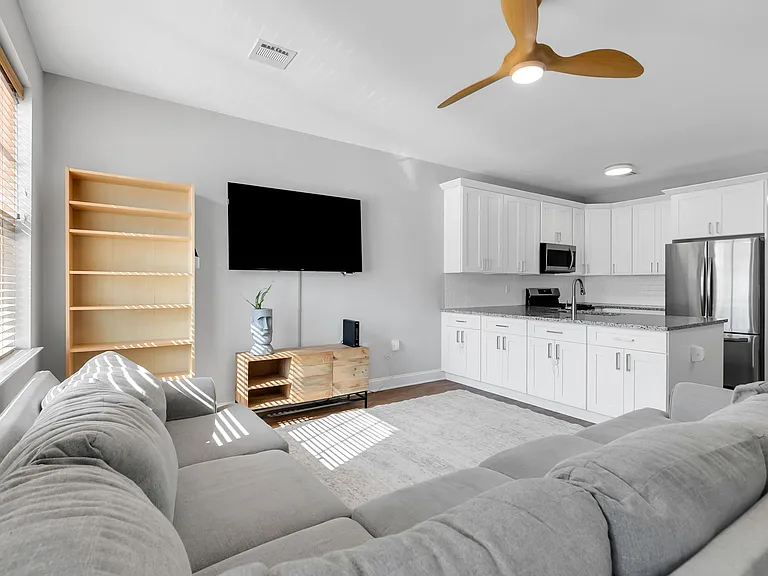 88 Seadrift Ave — Photo 3