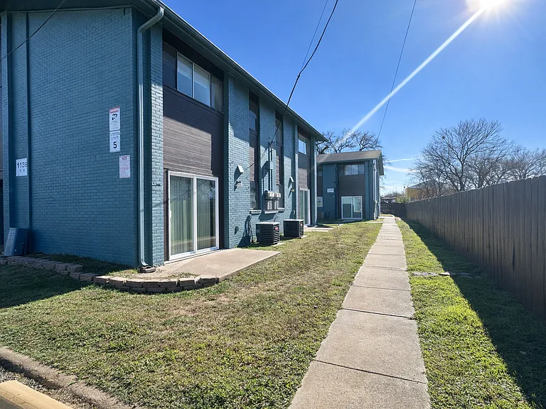 Sun Valley Apartments — Photo 8
