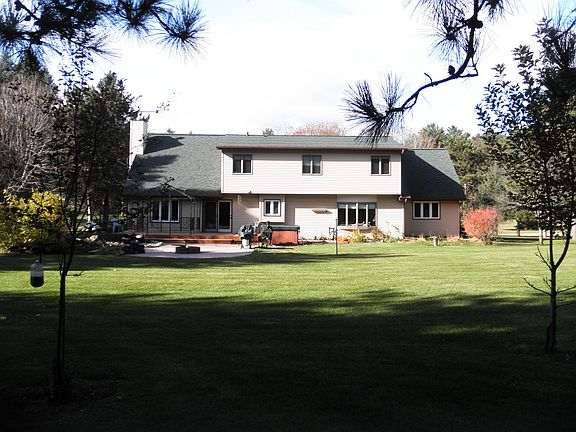 Wooded area, spacious yard!