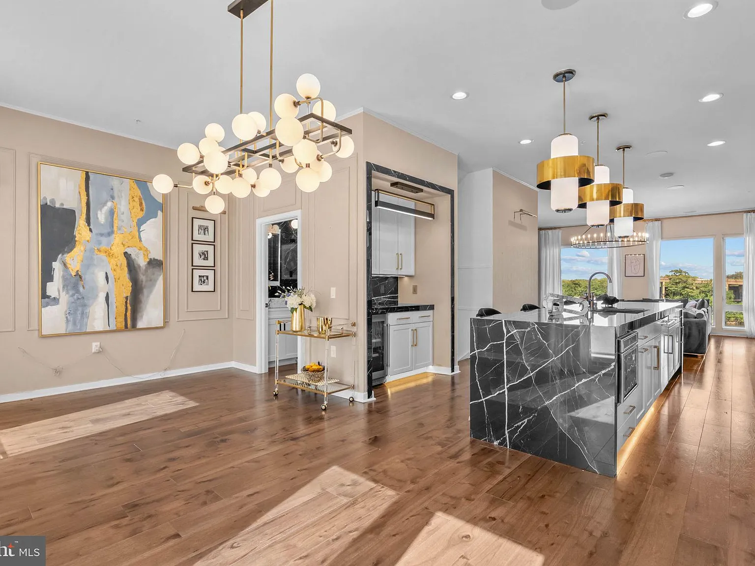 4 bed, 5.0 bath, 4244 sqft, $6,000 — Photo 4