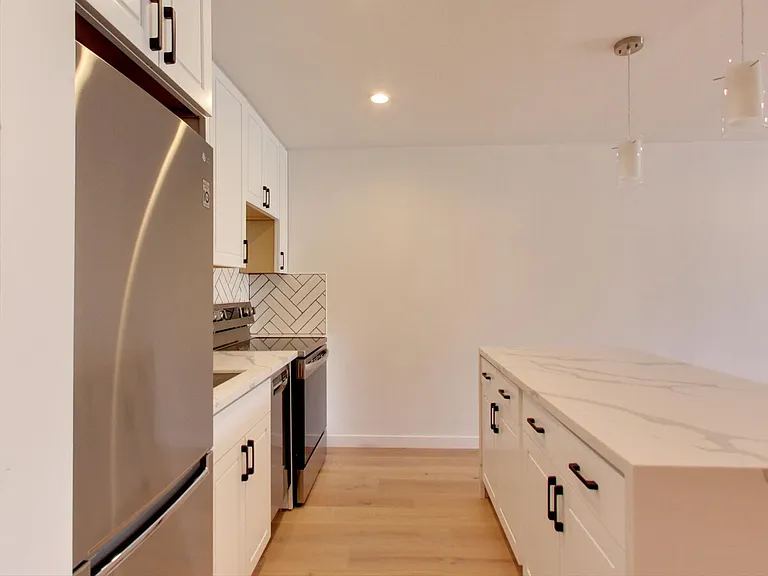 1500 Newlands Ave #203 — Photo 4
