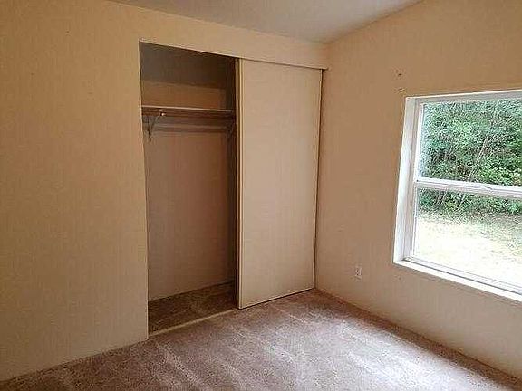 2nd image of 110 E Hidden Horse Ct
