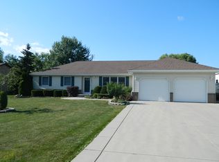 221 Martin Ave, Pemberville, OH 43450