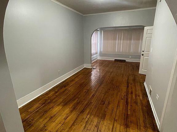 Livingroom/ Dinning Room Combo