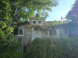 12 Cherokee St, Staten Island, NY 10305