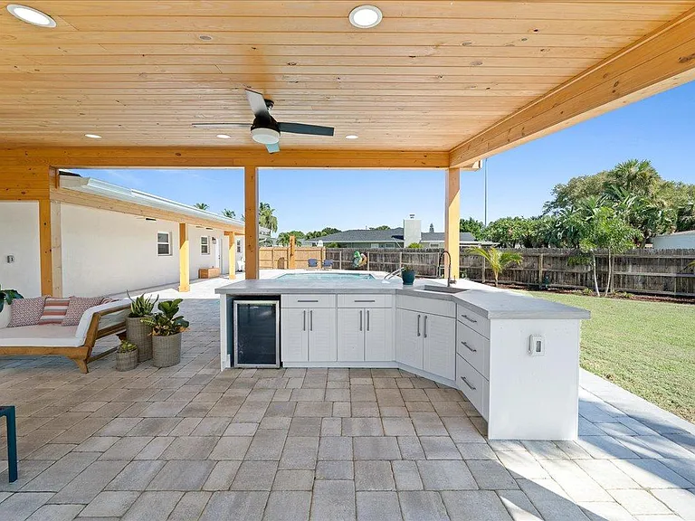 555 Norwood Ct — Photo 42