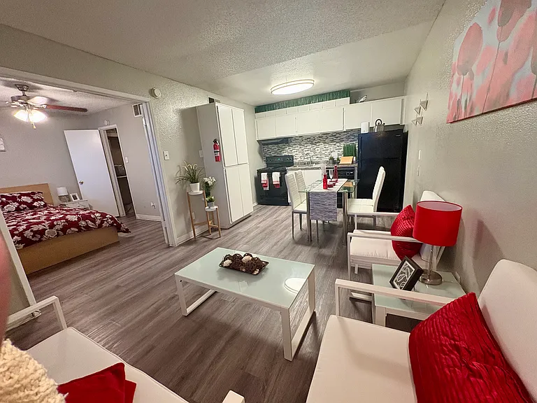 Sunridge Apartments — Photo 37