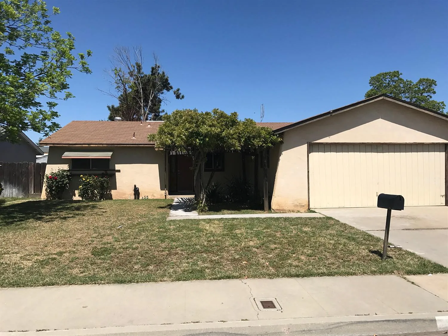 1479 Roberts Ave photo 1