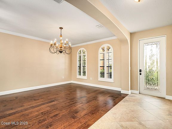 4th image of 609 Monterey Dr