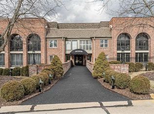 14308 Conway Meadows Ct E APT 106, Chesterfield, MO 63017