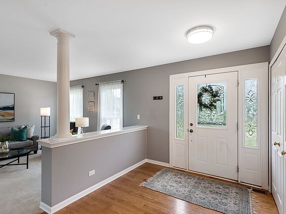 2nd image of 610 Fontana Pl