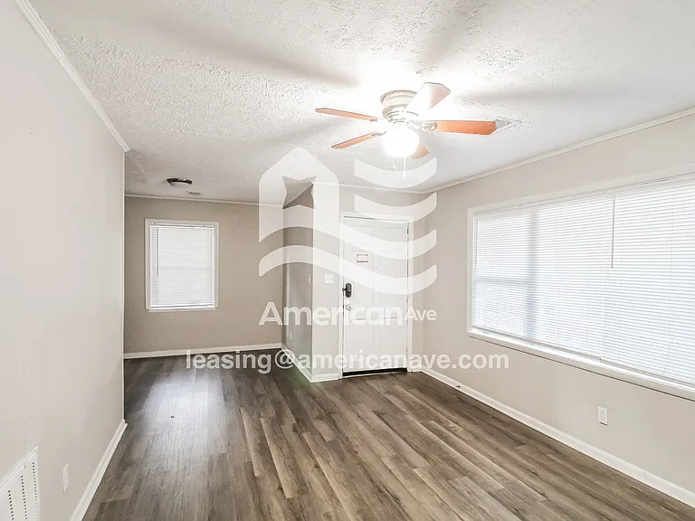 1237628_003_living_room_14000767.jpg