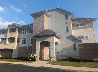 213 S Main St UNIT 205, Mequon, WI 53092