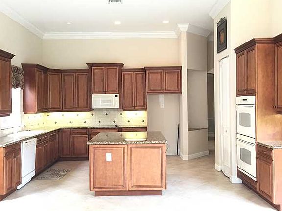 3rd image of 15651 Messina Isles Ct