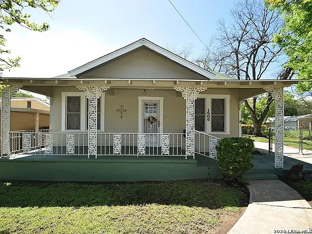 1506 Waverly Ave