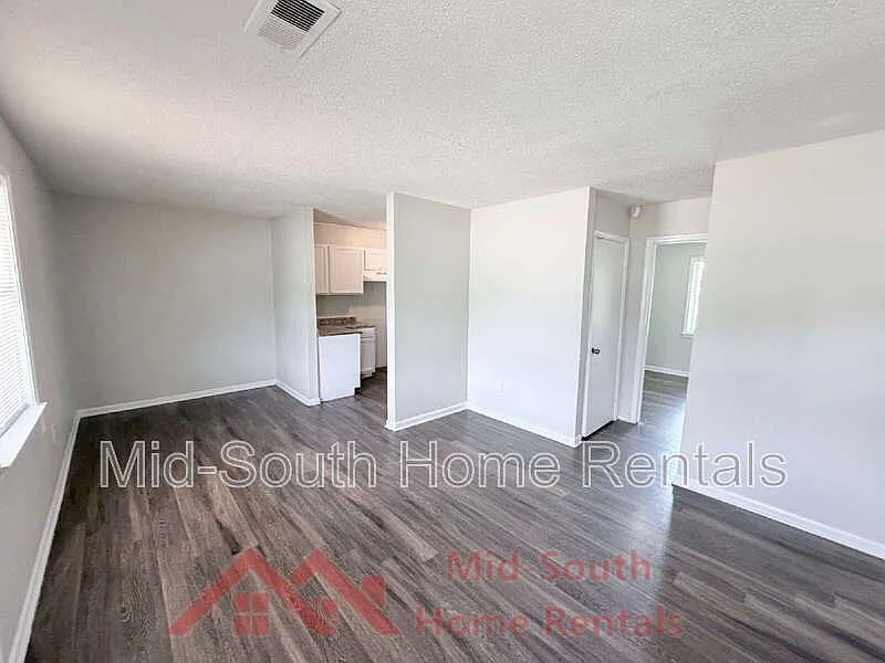 4 bed, 1.5 bath, 1107 sqft, $995 — Photo 3
