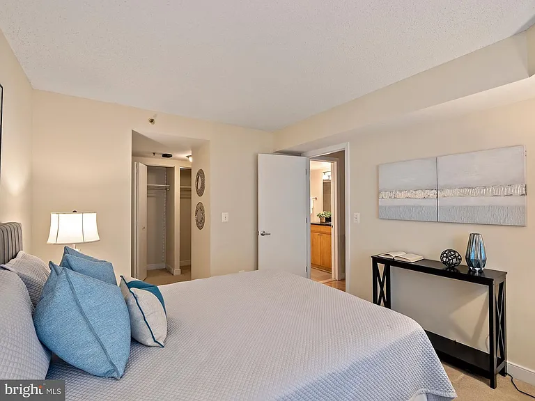 7500 Woodmont Ave #510 — Photo 13
