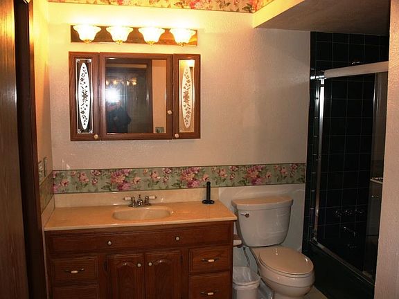 Large Bath with Tub