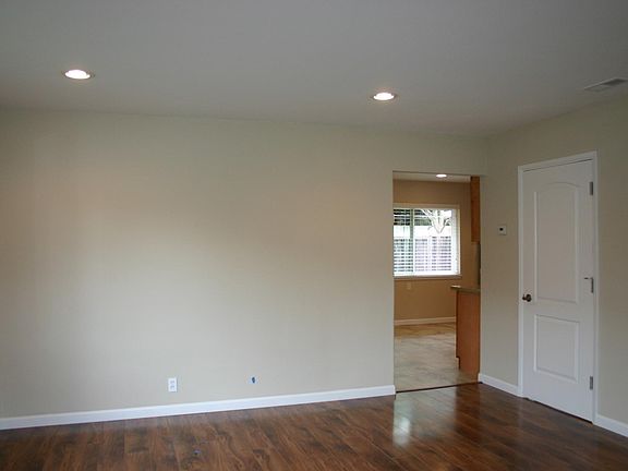 3rd image of 3520 Bennett Ave