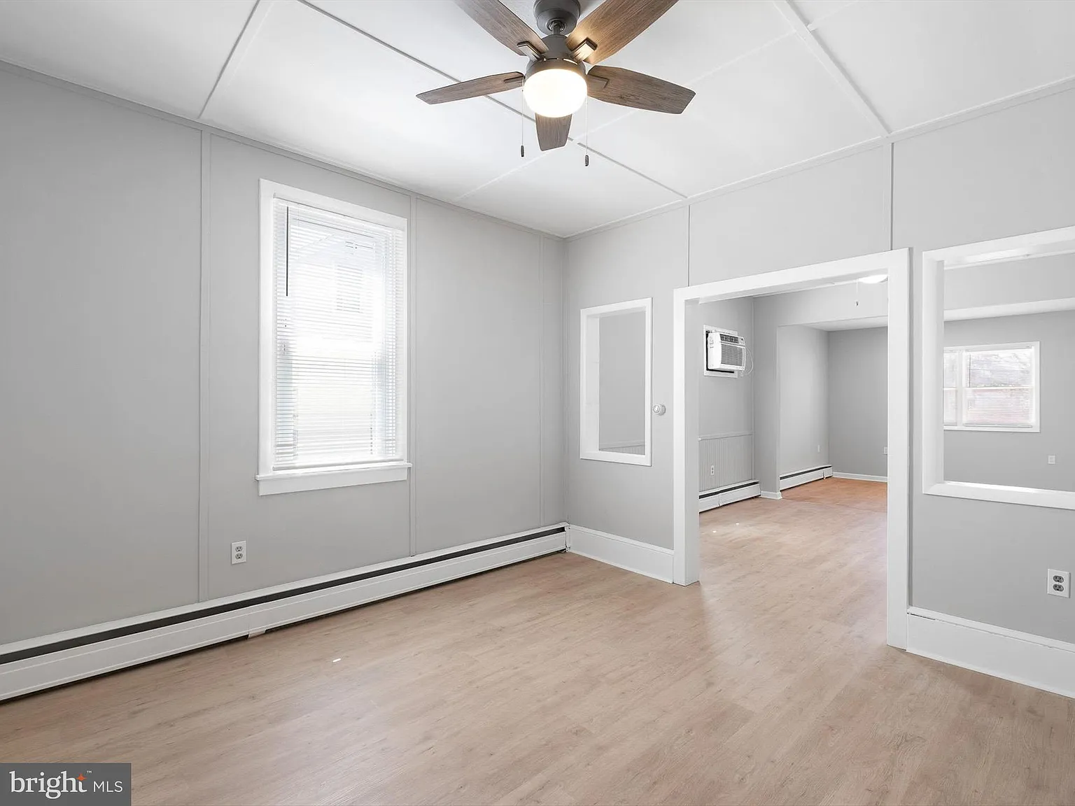 3 bed, 1.5 bath, 1300 sqft, $2,200 — Photo 3