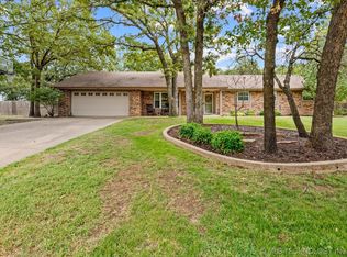 2182 Mountain Dr, Bartlesville, OK 74003