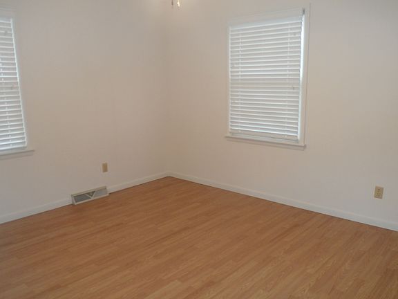2nd image of 910 Linwood Dr