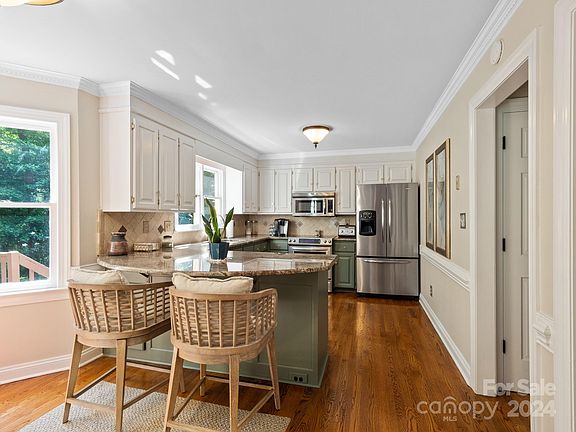 5th image of 6224 Phyliss Ln