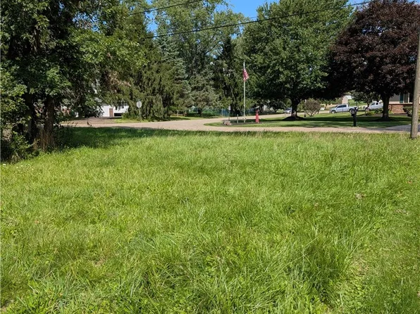 Eastland Ave, Louisville, OH 44641