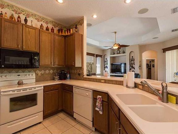 5th image of 28708 Lindenhurst Dr