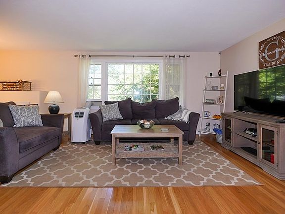 3rd image of 9 Turmaine St