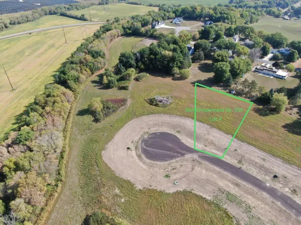 934 Windermere Dr, Pine Island, MN 55963